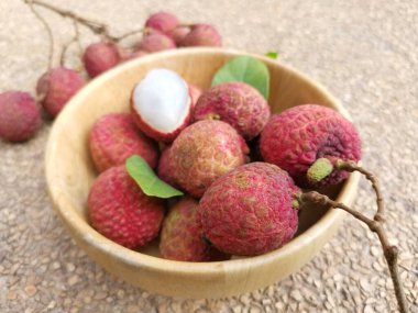 Taze Lychee meyvesini yakın.