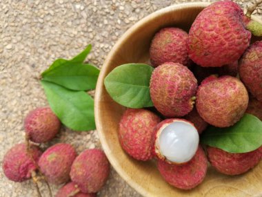 Taze Lychee meyvesini yakın.