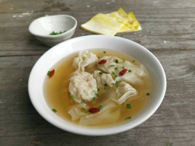 Wonton çorbası, Çin yemeği.