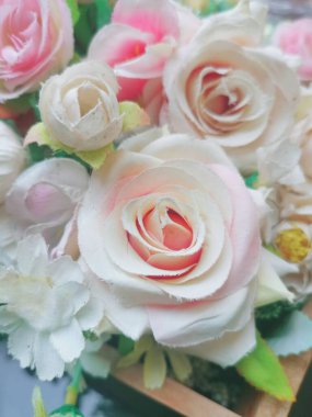 Güzel pembe gül suni çiçekleri