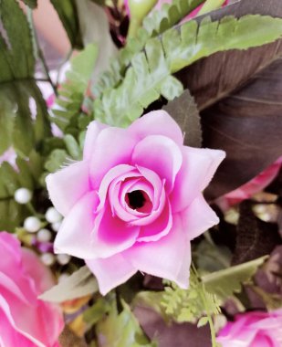 Güzel pembe gül suni çiçekleri