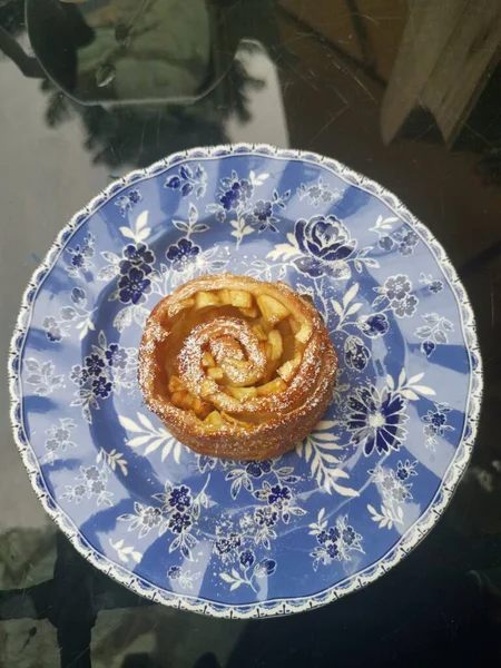 Elmalı turta pişmiş tatlı kahvaltısı