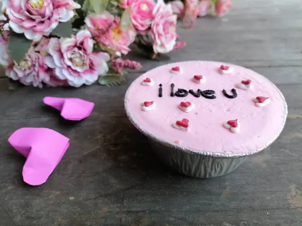 Pink cake i love u valentines and paper heart