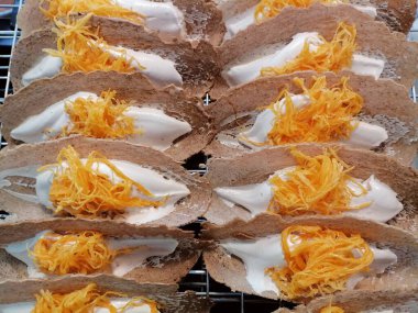 Tayland usulü çıtır krep yakın.