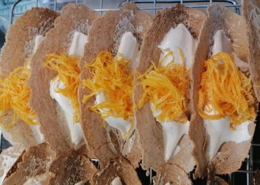 Tayland usulü çıtır krep yakın.