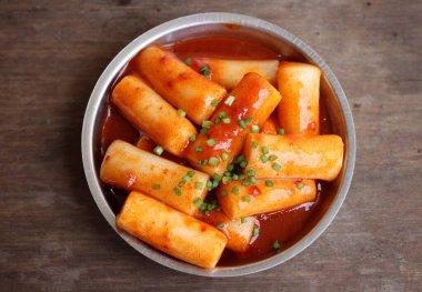 Biber soslu pirinç keki. Kore yemeği.