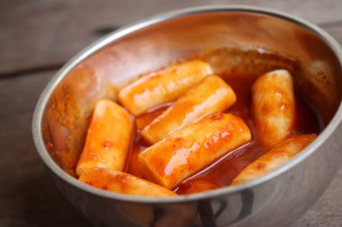 Biber soslu pirinç keki. Kore yemeği.