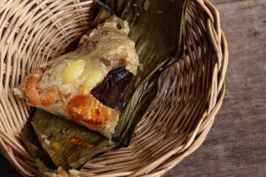 Zongzi yapışkan pirinç kızartması Çin yemeği.