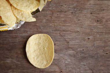 Çantada patates cipsi var.