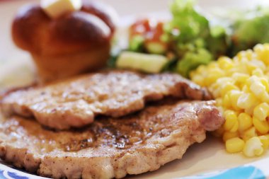 Biftek barbeküsünü kapat.