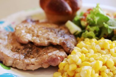 Biftek barbeküsünü kapat.