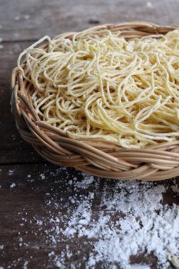 Çiğ yumurta, Çin yemeği.