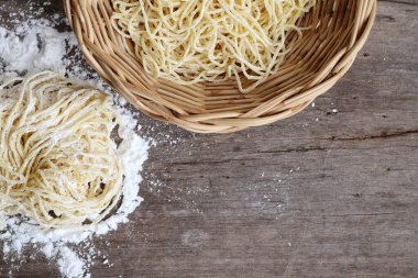 Çiğ yumurta, Çin yemeği.