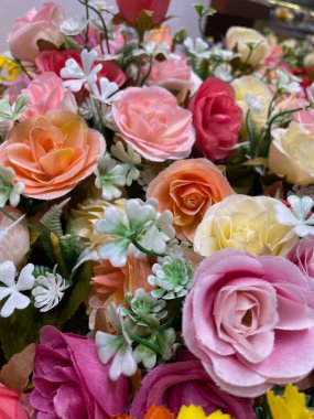 Yapay çiçeklerin güzel mahsulü