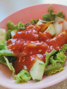 Kase taze sebze salatası