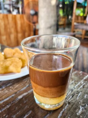 Kahvaltınız ve Tayland usulü sıcak kahve.