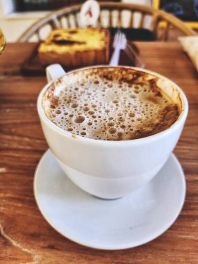 Süt köpüklü kahve.