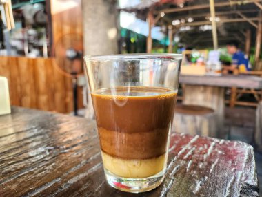 Vietnam kahvesi ve mikrofon içeceği