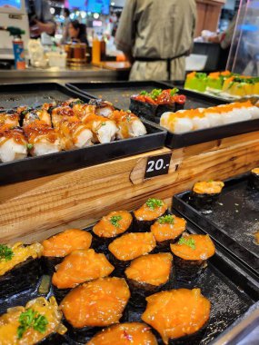 Japon restoranında suşi pilavı.