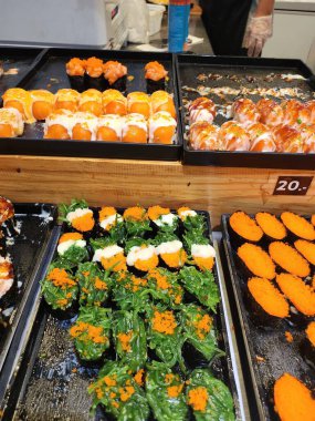 Japon restoranında suşi pilavı.