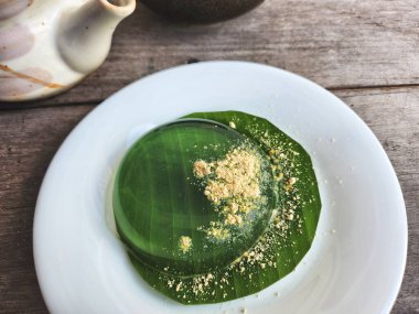 Yağmur damlası mochi keki Japon yemeği.