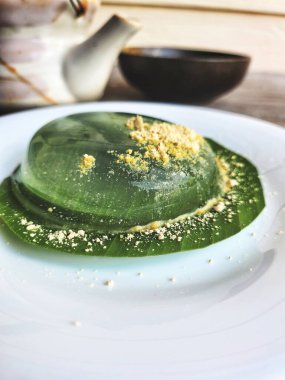 Yağmur damlası mochi keki Japon yemeği.