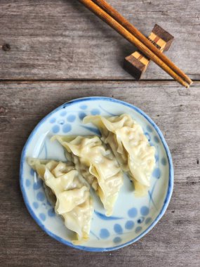 Buharda pişmiş domuz Çin yemeği.