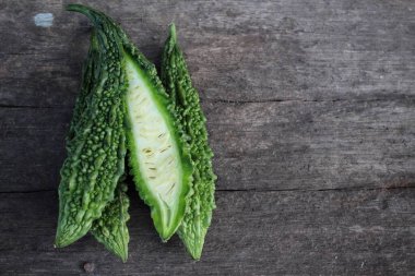 Ahşap arka planda Çin kavunu