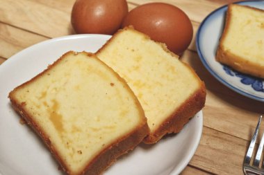 Tereyağlı kek fırınını kapat.