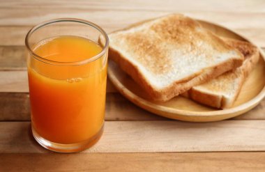 Kahvaltı portakal suyu Yaz içeceği ve kızarmış ekmek