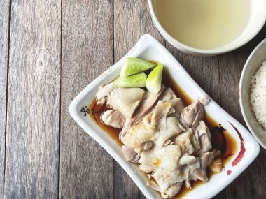 Tavuklu pilav ve Singapur yemeği.