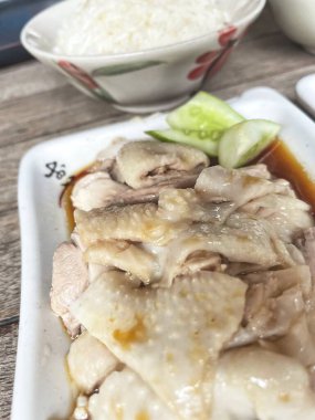 Tavuklu pilav ve Singapur yemeği.