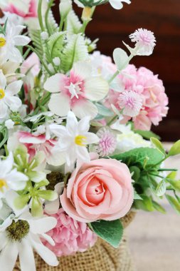 Yapay çiçeklerin güzelliği