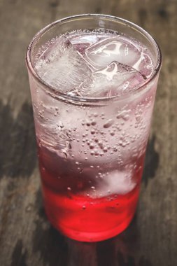 Buzlu kırmızı soda.