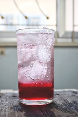 Buzlu kırmızı soda.