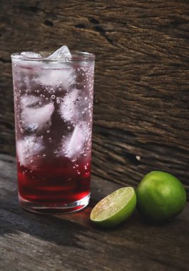 Buzlu kırmızı soda.