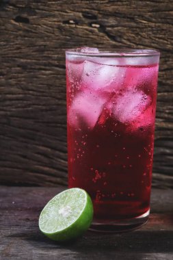 Buzlu kırmızı soda.