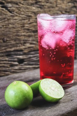 Buzlu kırmızı soda.