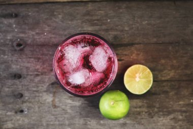 Buzlu kırmızı soda.