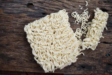 Anında erişte kurutulmuş Çin yemeği.