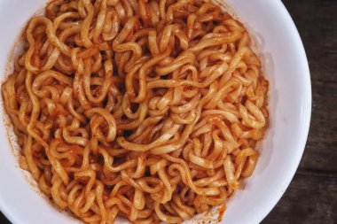 Gojujang hazır şehriye baharatlı sos.