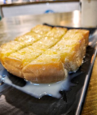 Ekmek dilimli ekmek ve tereyağlı kahvaltı.