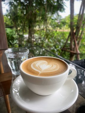 Kahveli sütlü kahve.