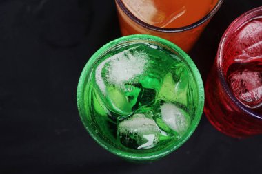 Buzlu, buzlu bir içecek.