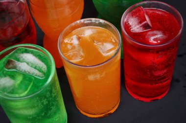 Buzlu, buzlu bir içecek.