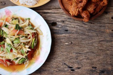 Papaya salatası baharatlı Tayland gıda