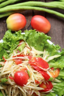 Papaya salatası baharatlı Tayland gıda