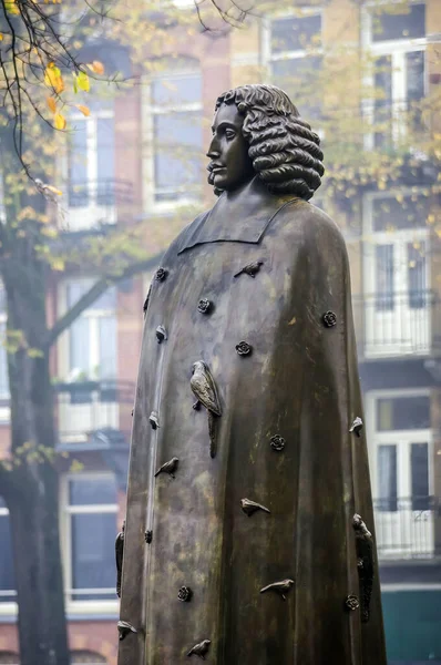 Bronze Statue Dutch Philosopher Baruch Spinoza Amsterdam Netherlands — Stok fotoğraf