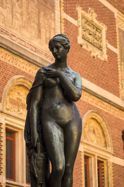 Statue Einer Nackten Frau Vor Dem Rijksmuseum Amsterdam Niederlande — Stockfoto