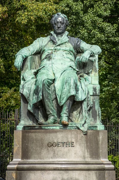 Viyana Johann Wolfgang Von Goethe Nin Bronz Heykeli — Stok fotoğraf